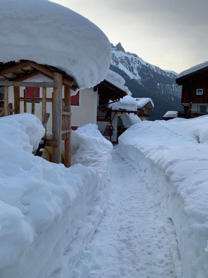 Appartamenti Chalet Orchidea Canazei Esterno foto