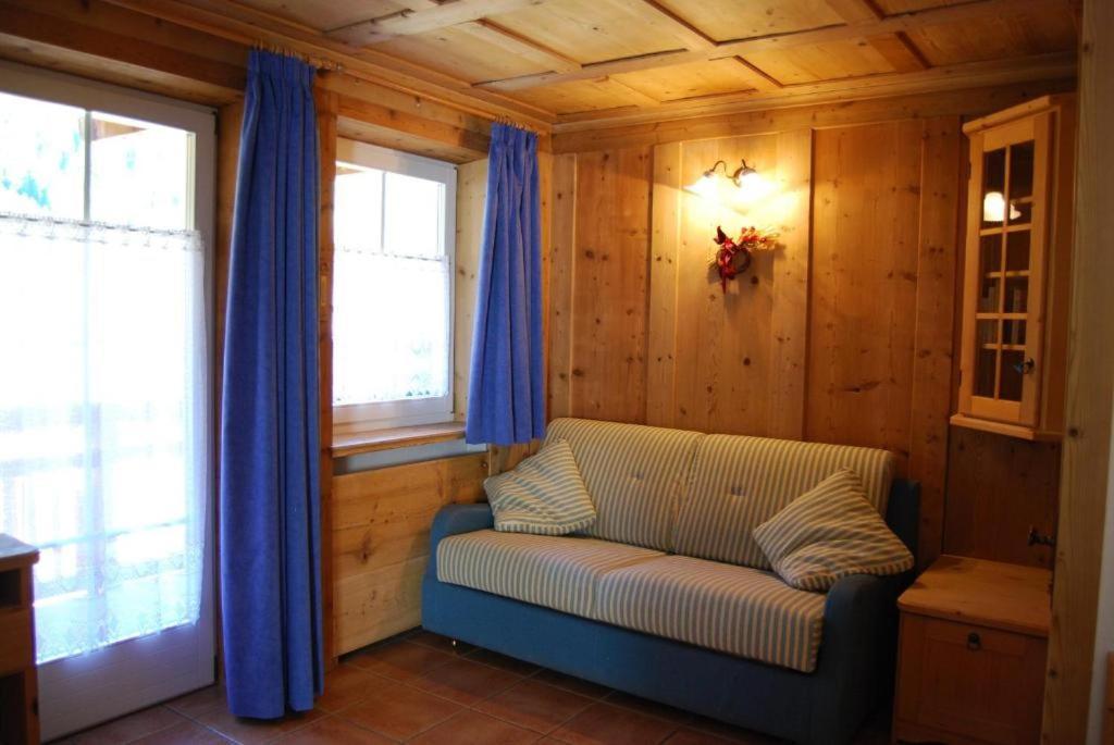 Appartamenti Chalet Orchidea Canazei Esterno foto