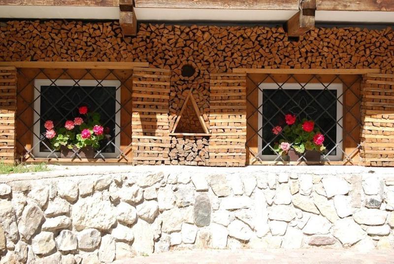 Appartamenti Chalet Orchidea Canazei Esterno foto