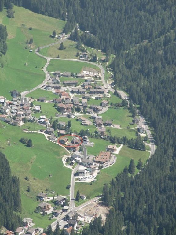 Appartamenti Chalet Orchidea Canazei Esterno foto